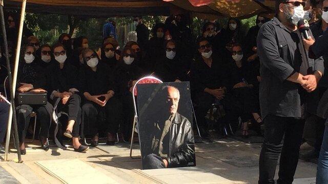 عکس بازیگران زن و مرد در مراسم تشییع جنازه سیروس گرجستانی