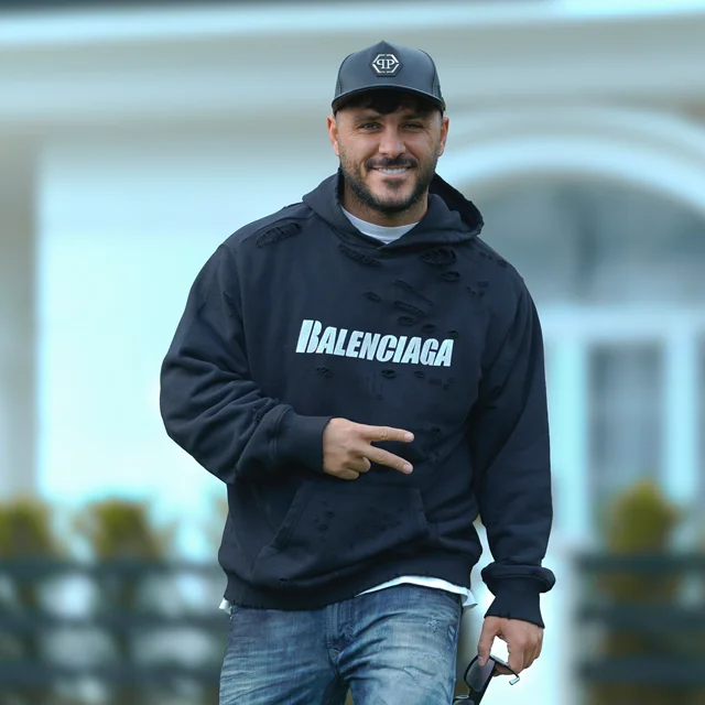 شروع فعالیت حرفهای آرمین زارعی شروع فعالیت حرفهای آرمین زارعی