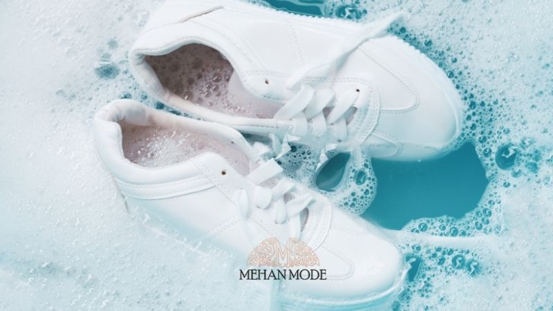 تمیز نگه داشتن و شست‌وشوی کفش‌ها میتواند از بو گرفتن آنها جلوگیری کند