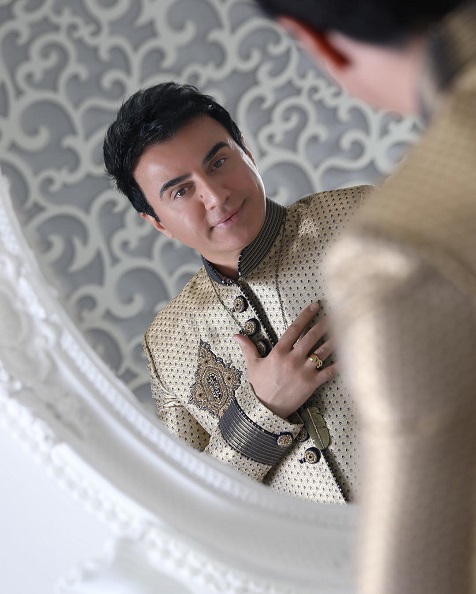 علاقه داریوش فرضیایی به لباس های هندی علاقه داریوش فرضیایی به لباس های هندی