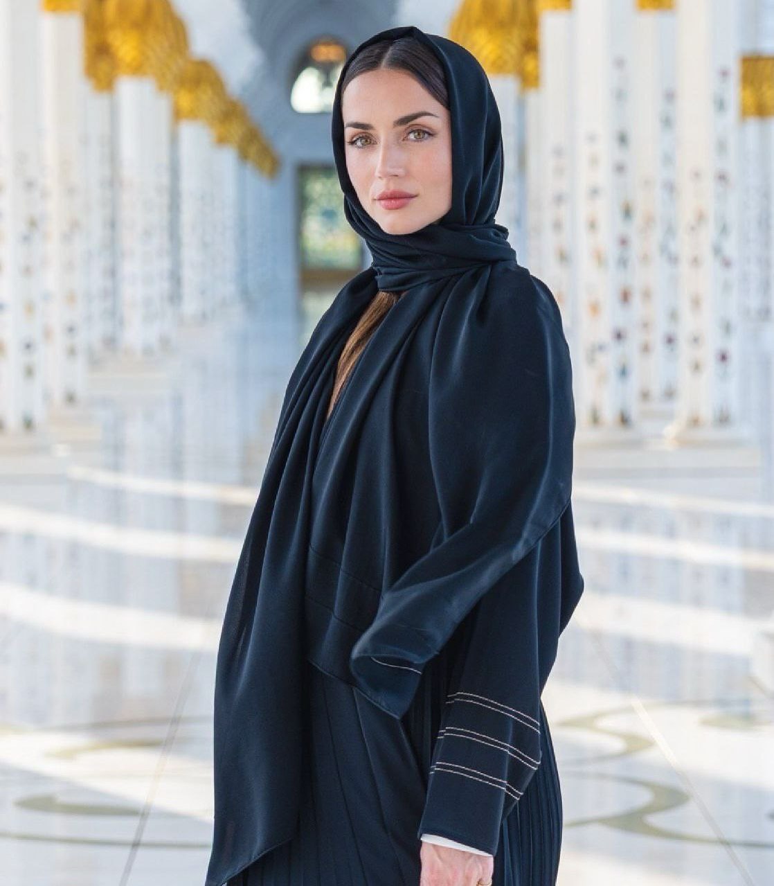 استایل و بازدید آنا د آرماس از مسجد