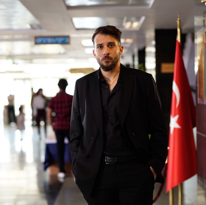 زندگی شخصی و علایق فیرات آلتون زندگی شخصی و علایق فیرات آلتون