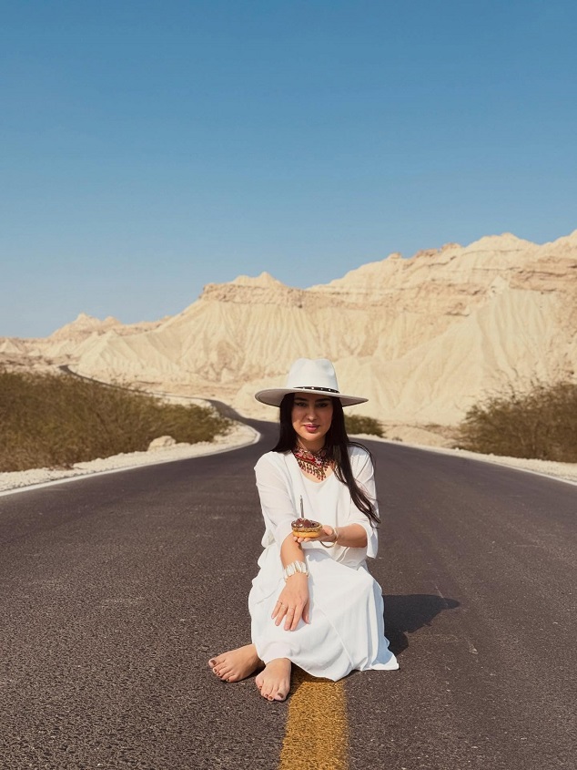 تولد شیدا یوسفی وسط بیابان تولد شیدا یوسفی وسط بیابان